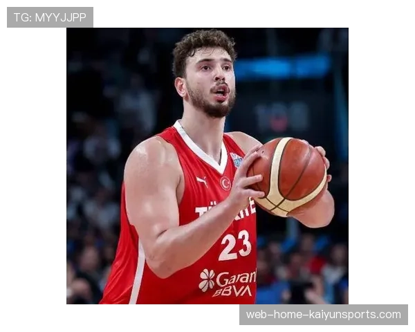 申京场上场下显领袖风范,化解队友冲突稳定军心 申京场上场下显领袖风范,化解队友冲突稳定军心