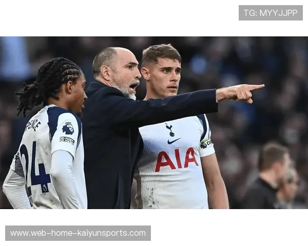 热刺范德芬红点套餐致崩盘 十人作战遭水晶宫逆转