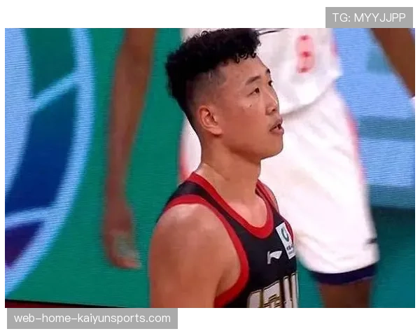 深圳防守端外线补位快 贺希宁史密斯侧翼协防积极